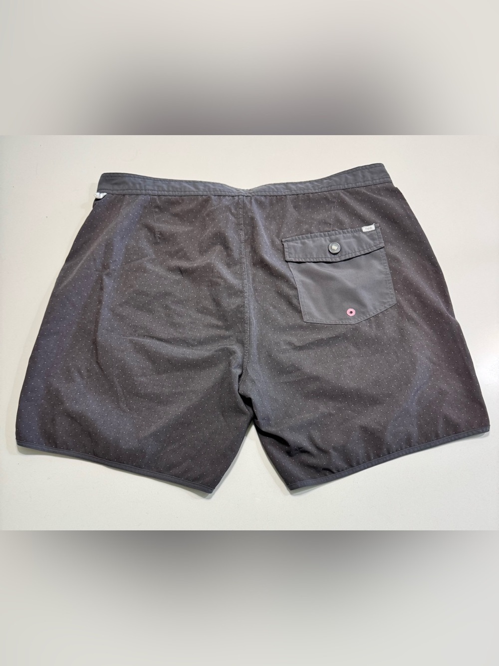 Vuori Board Shorts Mens Size 38 Swim Trunks Red Gray Polka Dot Print - Picture 2 of 12